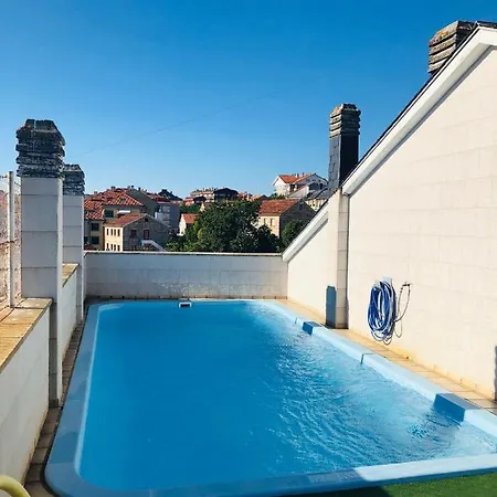 アパート Enjoy Sanxenxo,200m Playa, Balcon Vistas Cies, Piscina & Terraza Azotea,2 Plazas Garaje, 2 Banos, Muy Luminoso, Muy Tranquilo,muy Equipado, Centrico サンシェンショ