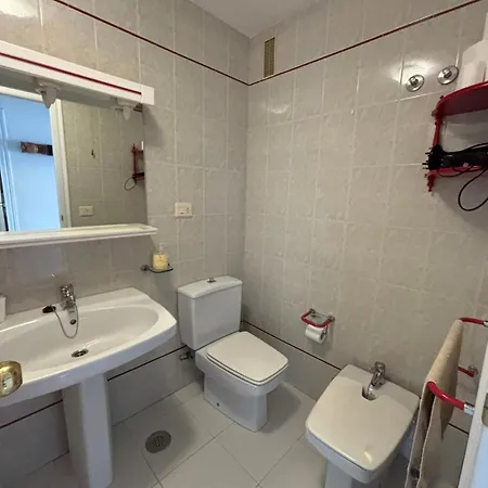 아파트 Enjoy Sanxenxo,200m Playa, Balcon Vistas Cies, Piscina & Terraza Azotea,2 Plazas Garaje, 2 Banos, Muy Luminoso, Muy Tranquilo,muy Equipado, Centrico 산신소