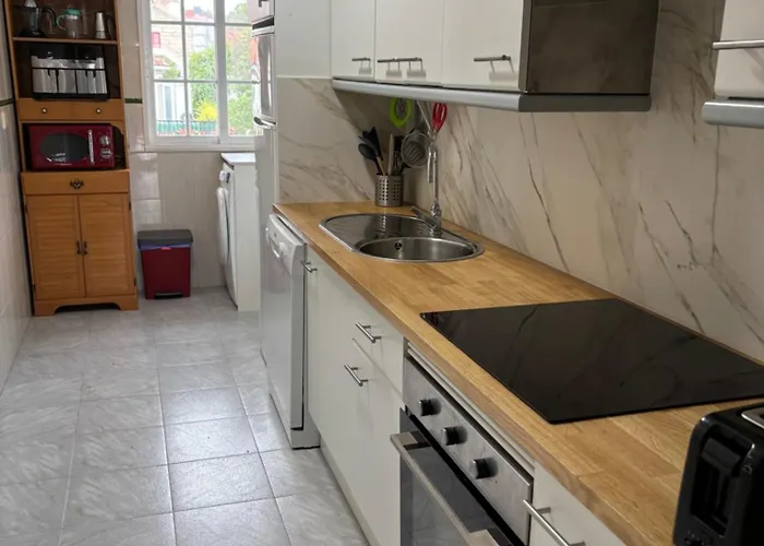 Enjoy Sanxenxo,200m Playa, Balcon Vistas Cies, Piscina & Terraza Azotea,2 Plazas Garaje, 2 Banos, Muy Luminoso, Muy Tranquilo,muy Equipado, Centrico *